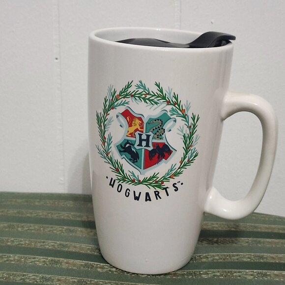 Hogwarts Ceramic Mug with lid - Picture 1 of 2
